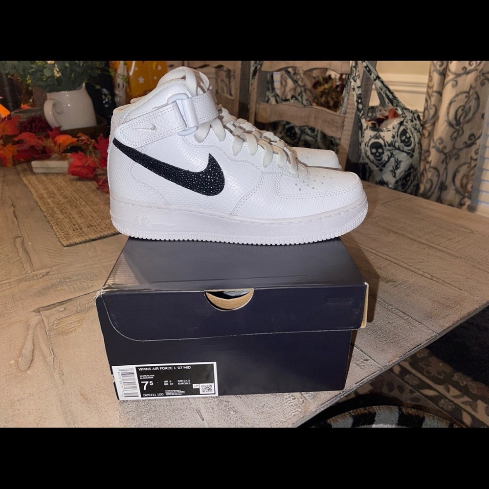 Nike Air Force 1 '07 Mid Women's Shoes